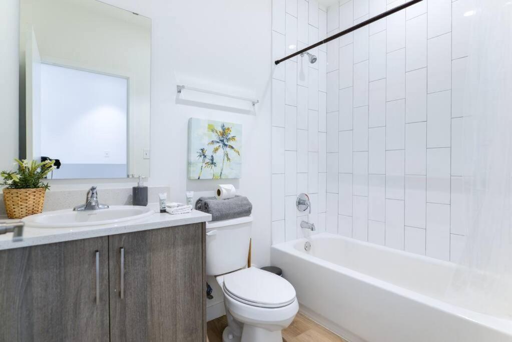 Вилла Amazing Town House 15 Min From The Beach Wfree Parking Майами Экстерьер фото